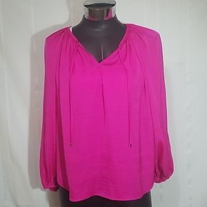 🌸BOGO🌸Jennifer Lopez cut-out sleeve Top Size M